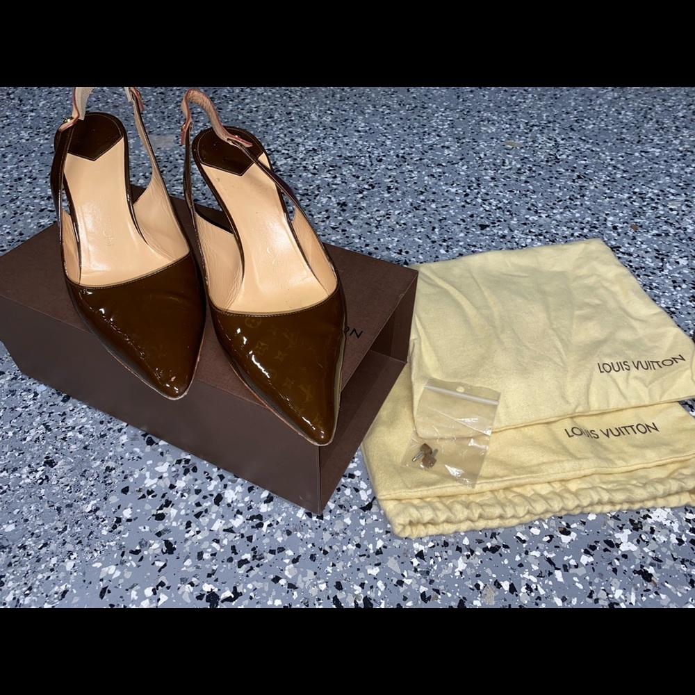 Louis Vuitton Pointed Toed pumps